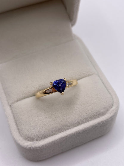 18ct gold tanzanite and diamond ring