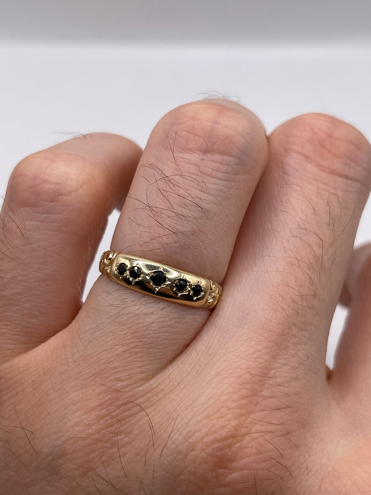 9ct gold sapphire gypsy ring