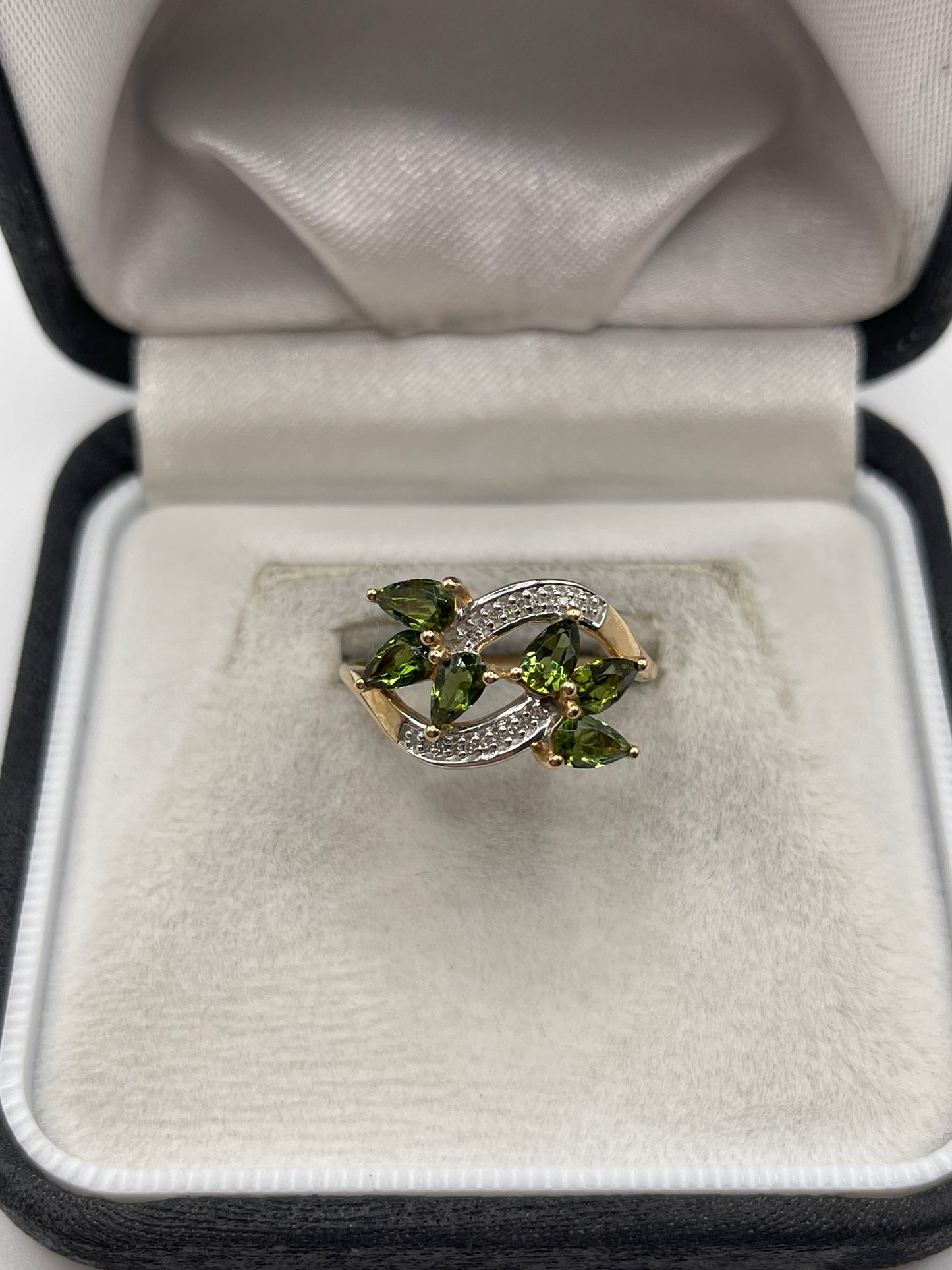 9ct gold diopside and diamond ring