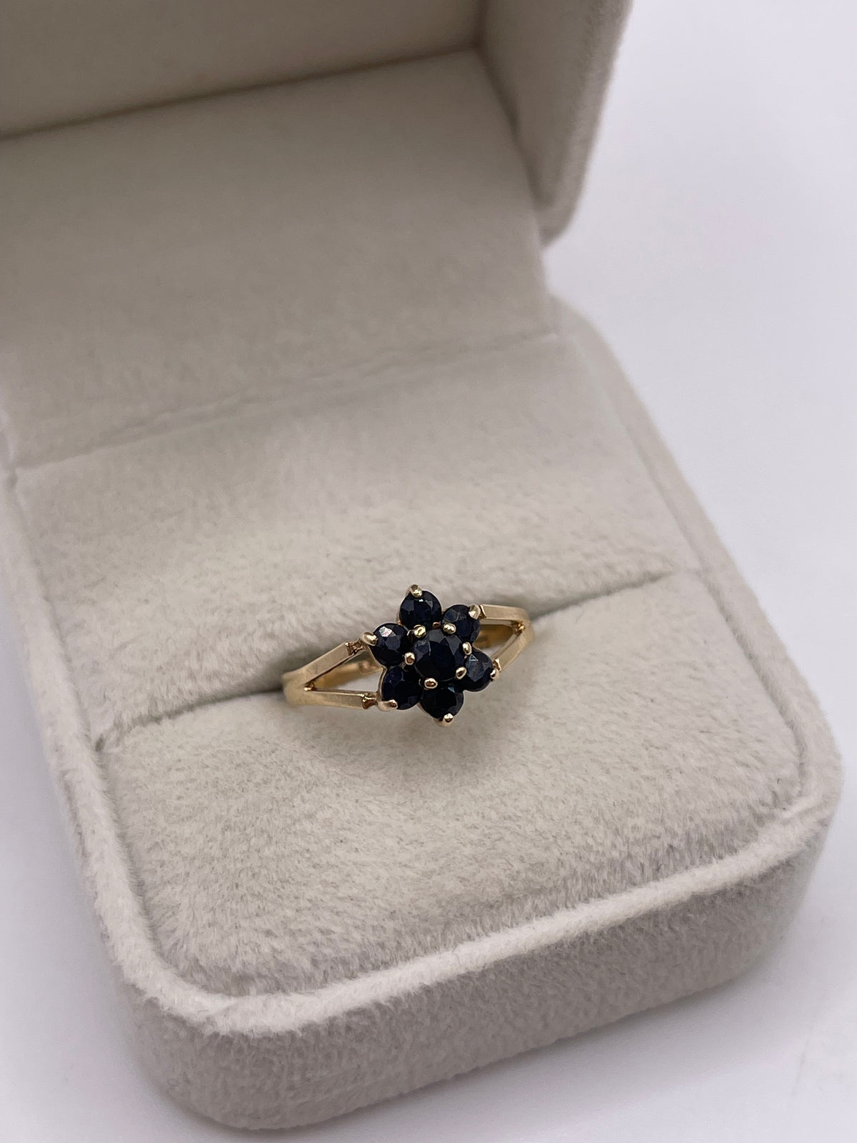 9ct gold sapphire cluster ring