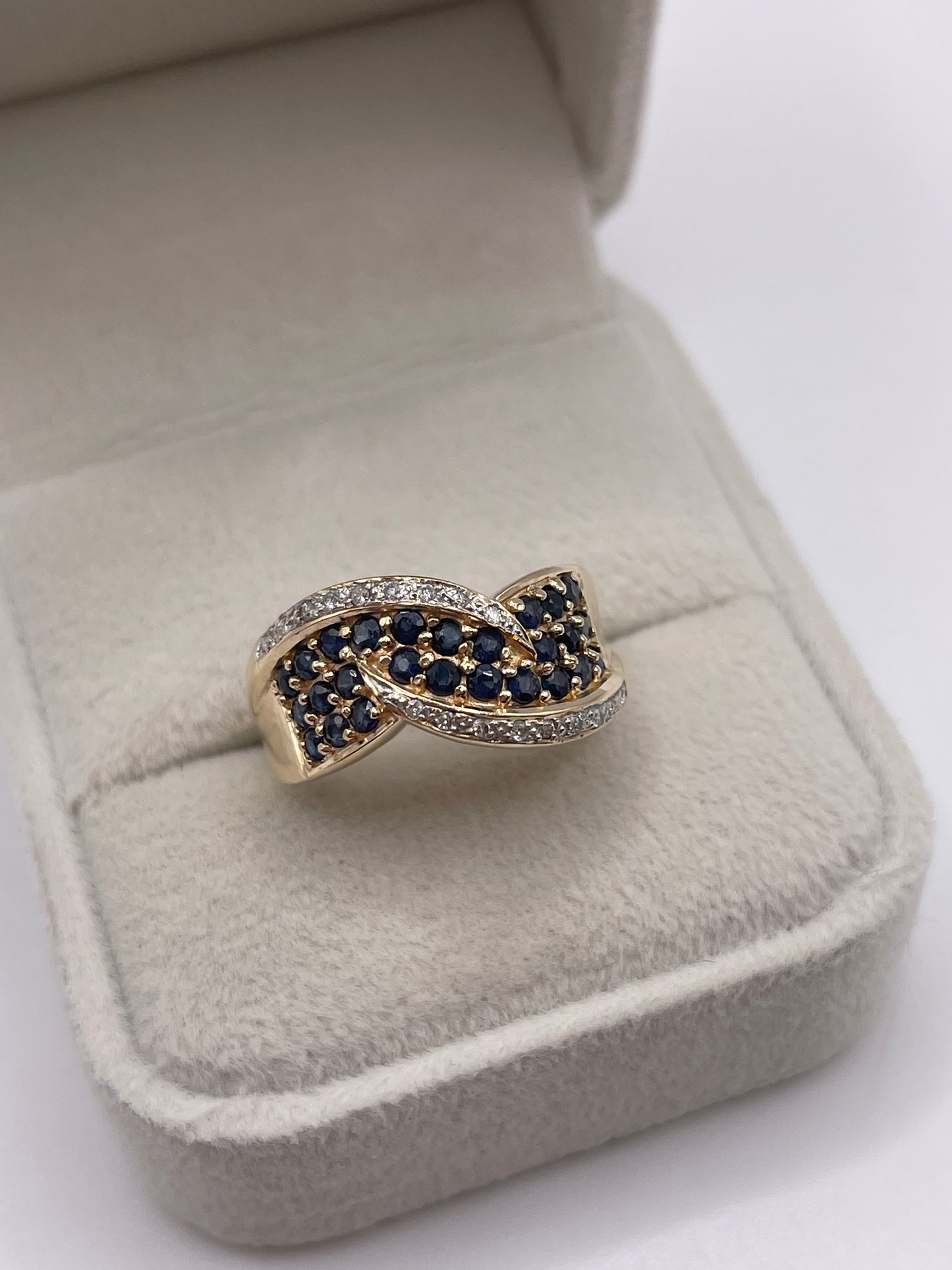 9ct gold sapphire and diamond ring