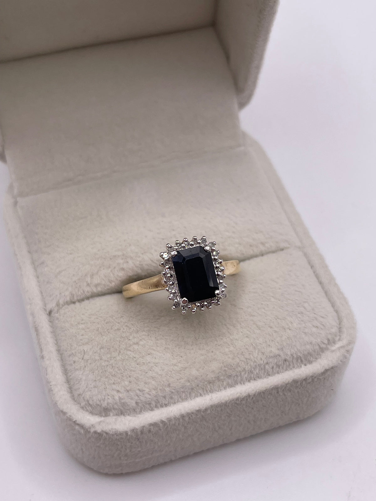 9ct gold sapphire and diamond ring