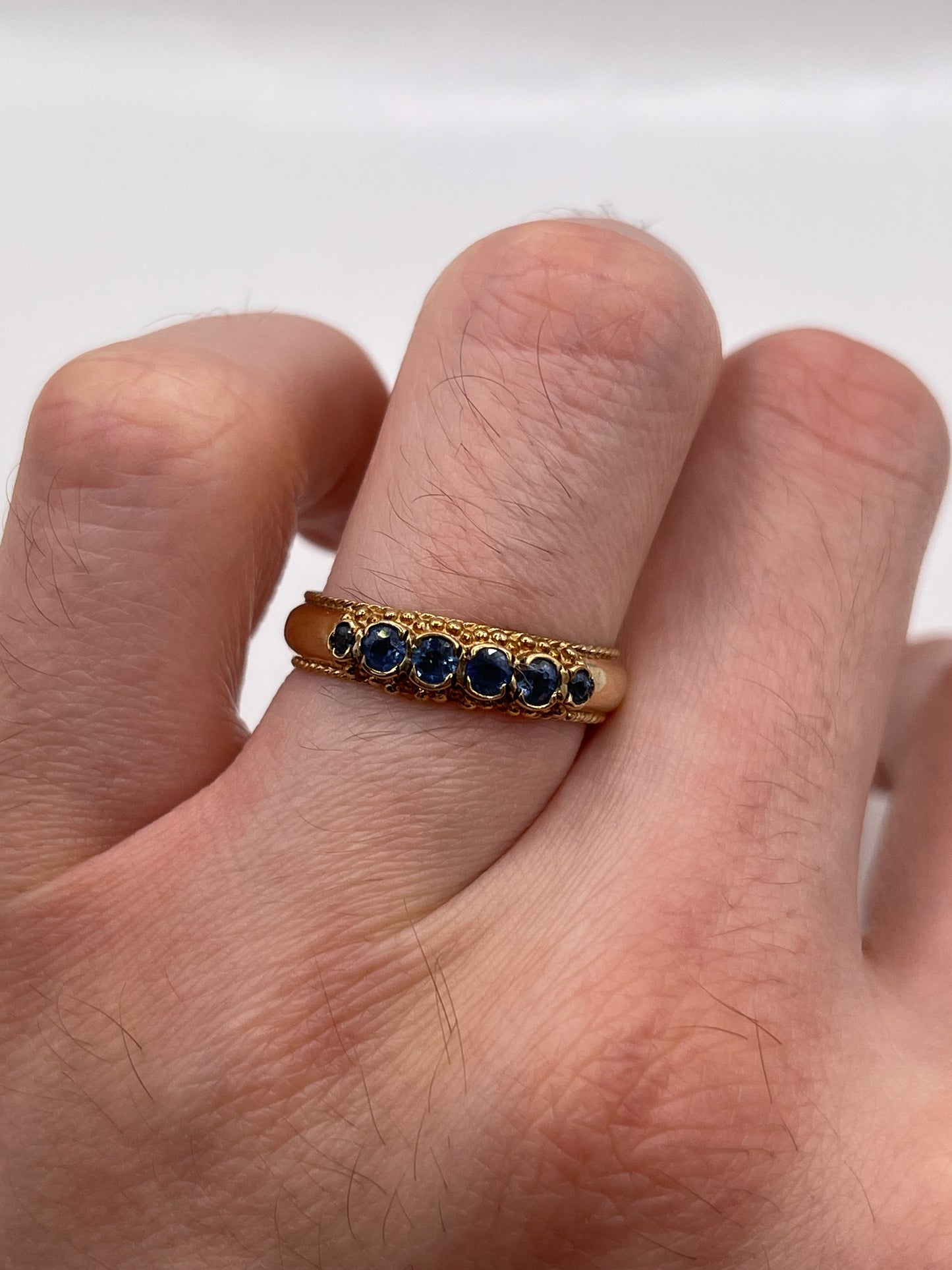 9ct gold sapphire ring
