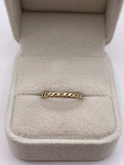 9ct gold ring