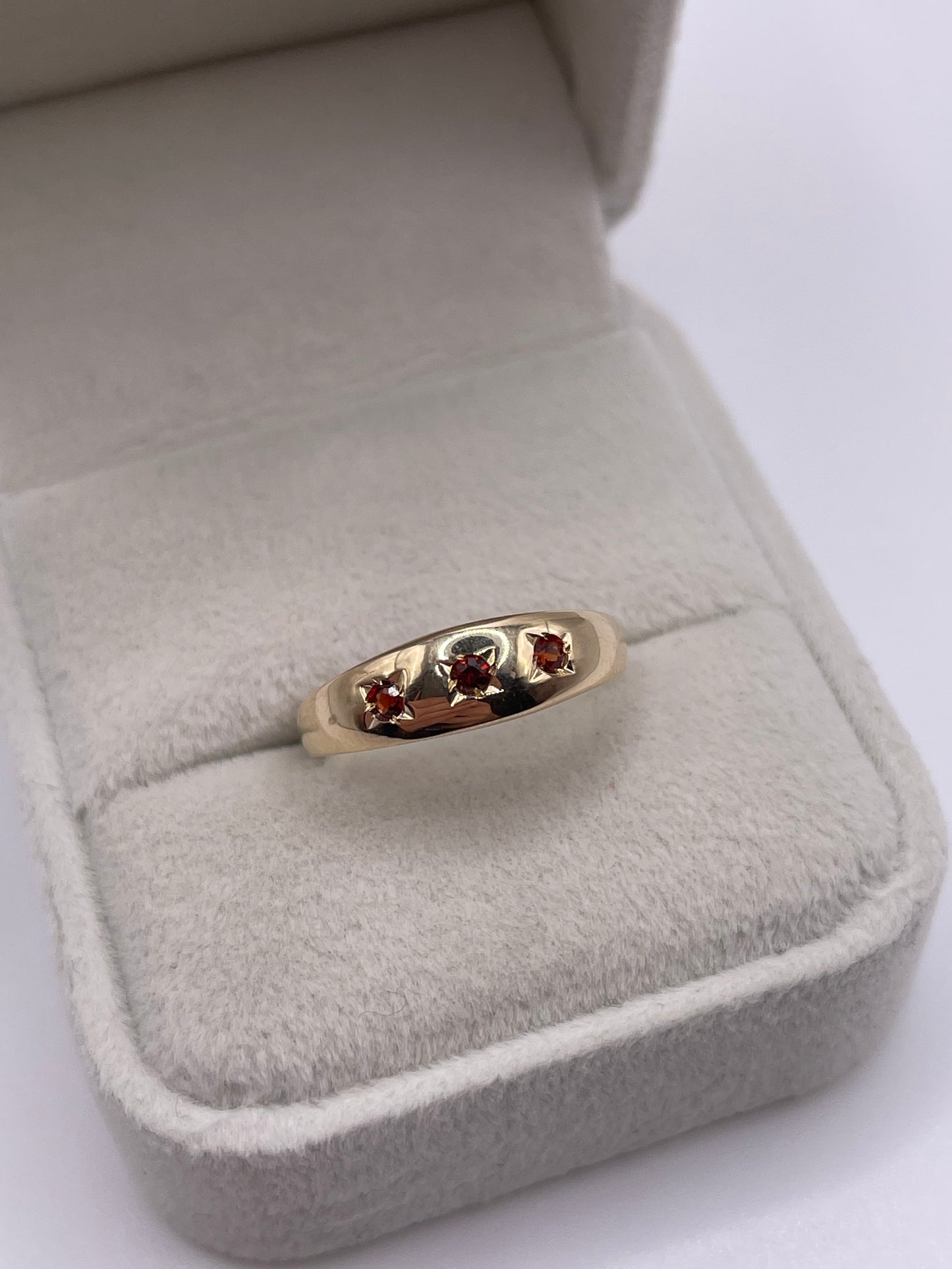 9ct gold garnet gypsy ring
