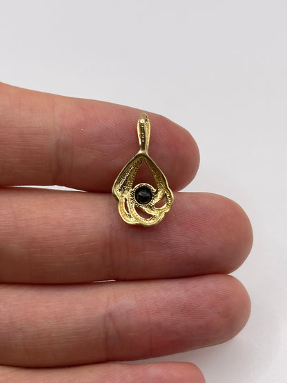 9ct gold sapphire pendant