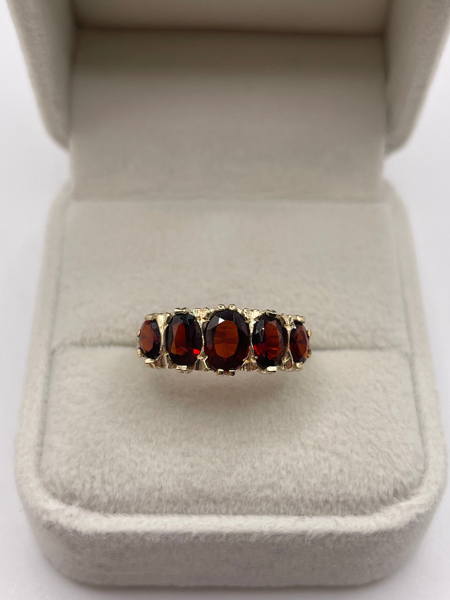 9ct gold garnet ring