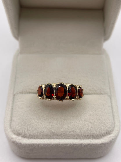 9ct gold garnet ring