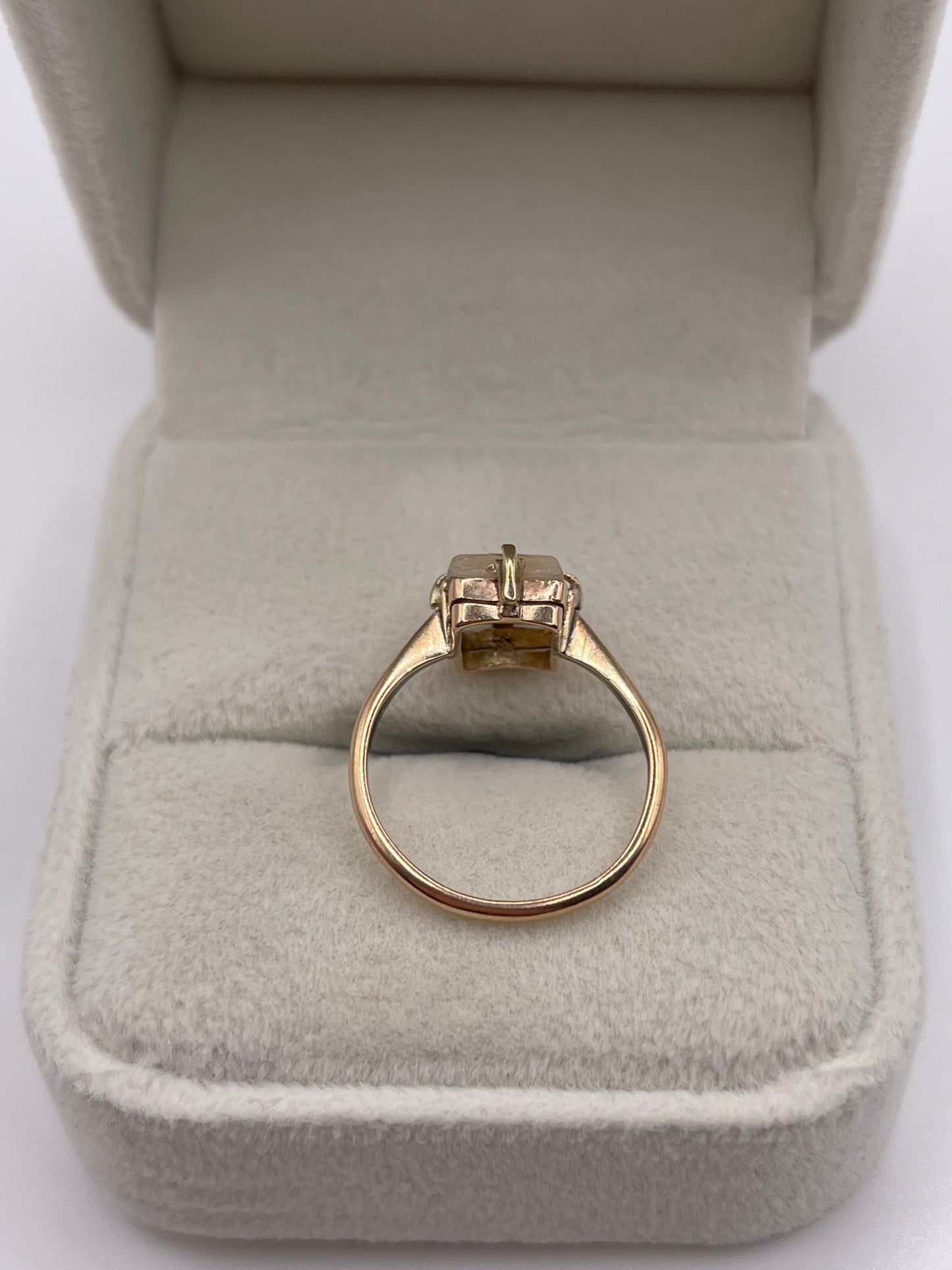 9ct gold mother of pearl ring
