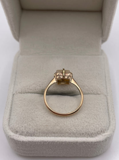 9ct gold mother of pearl ring