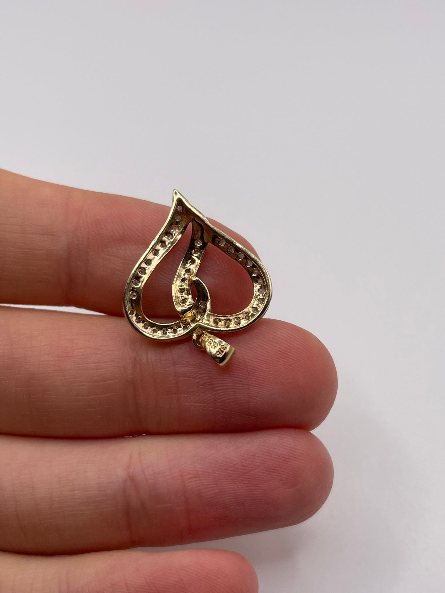 9ct gold diamond heart pendant