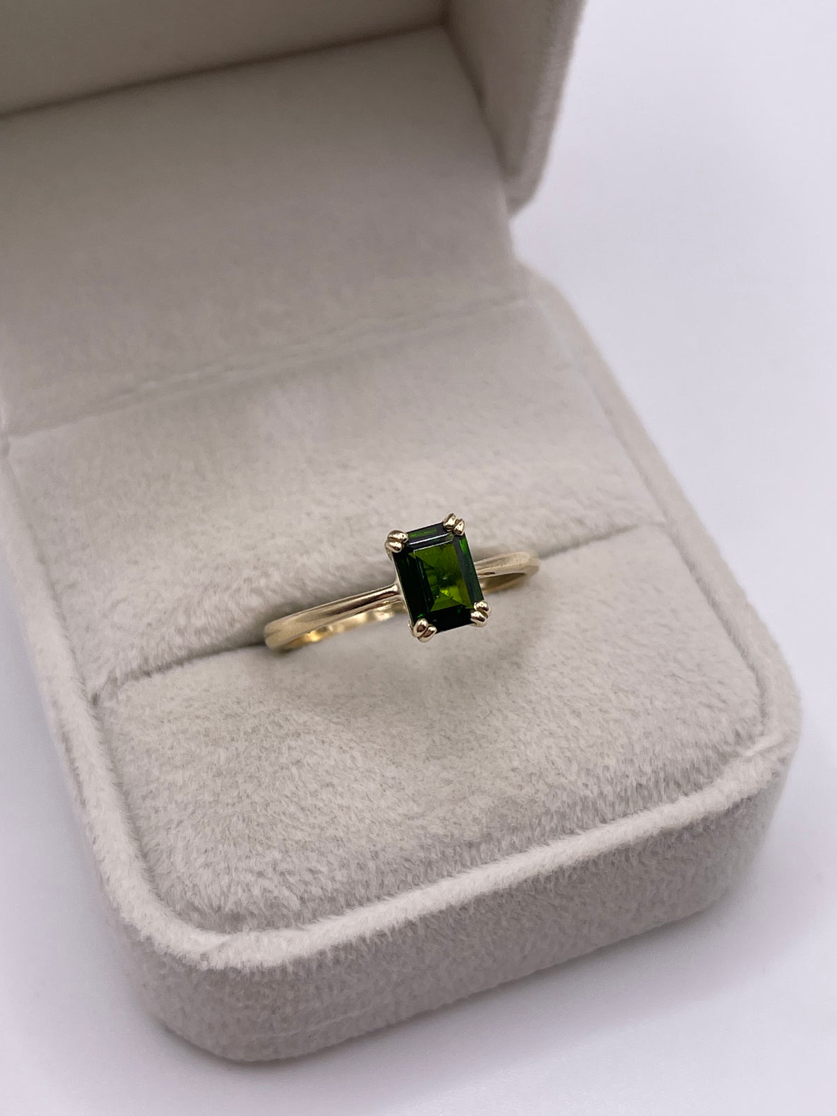 9ct gold diopside ring