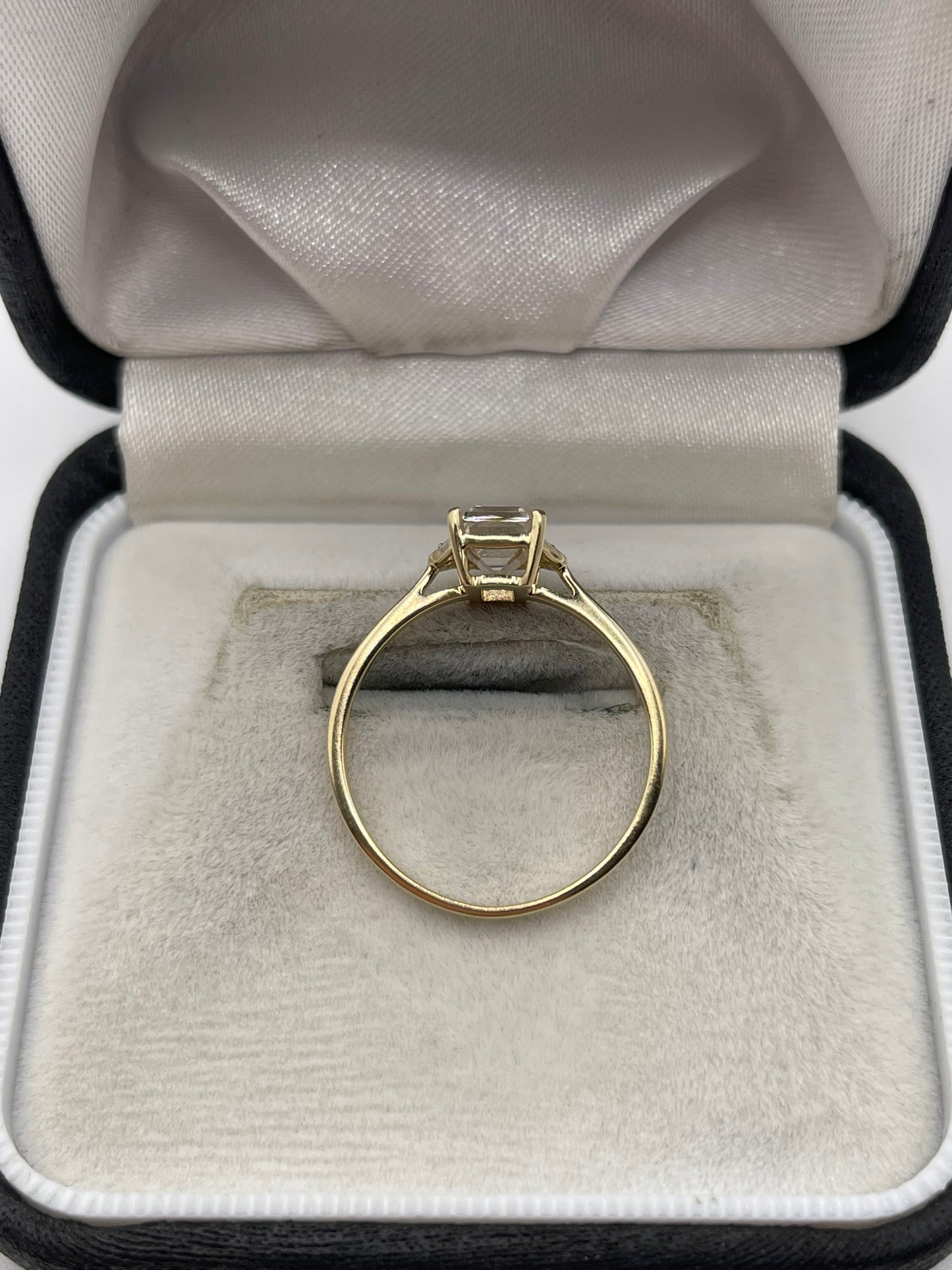 9ct gold pale morganite and diamond ring