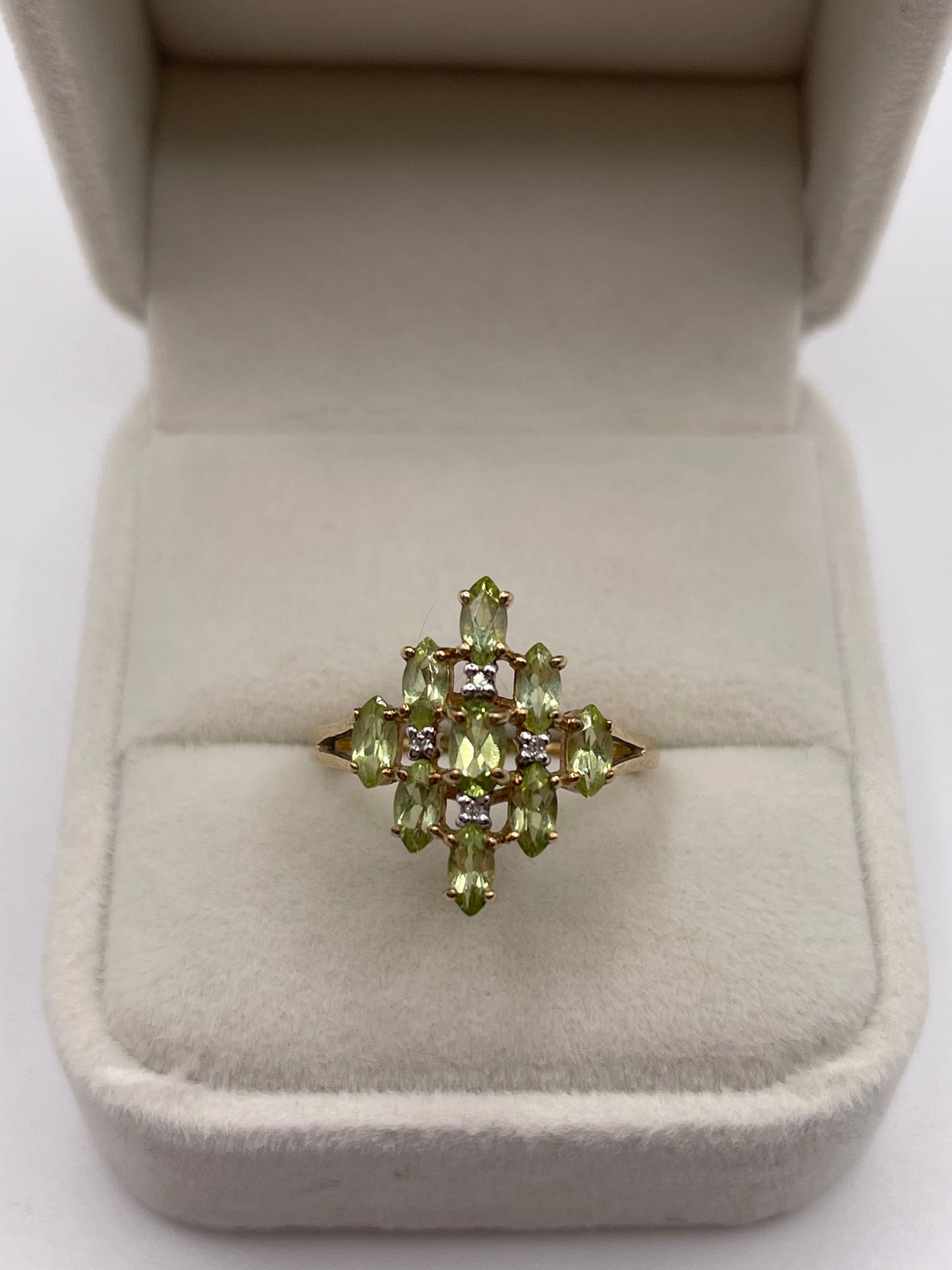 9ct gold peridot and diamond ring