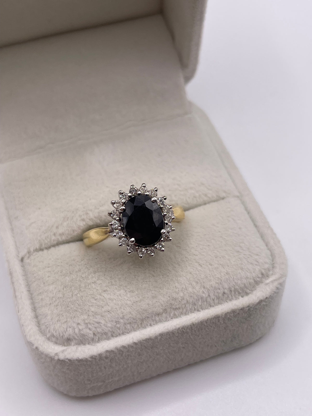 18ct gold sapphire and diamond ring