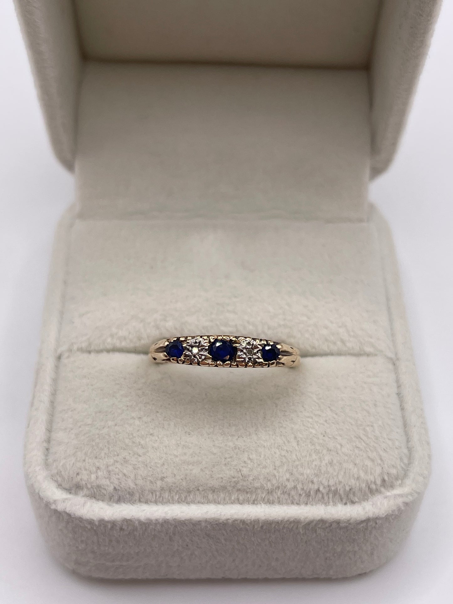 9ct gold sapphire and diamond ring