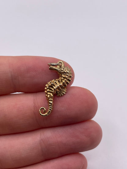 9ct gold seahorse charm