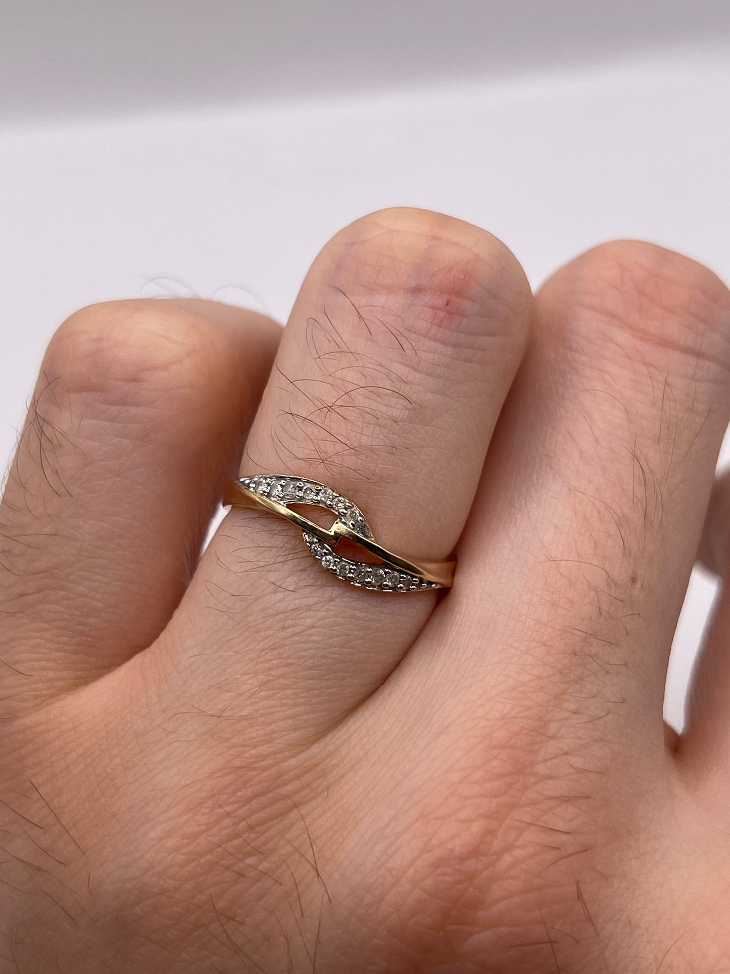 9ct gold diamond ring