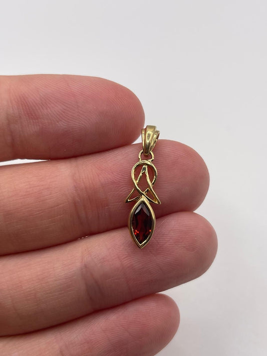 9ct gold garnet pendant
