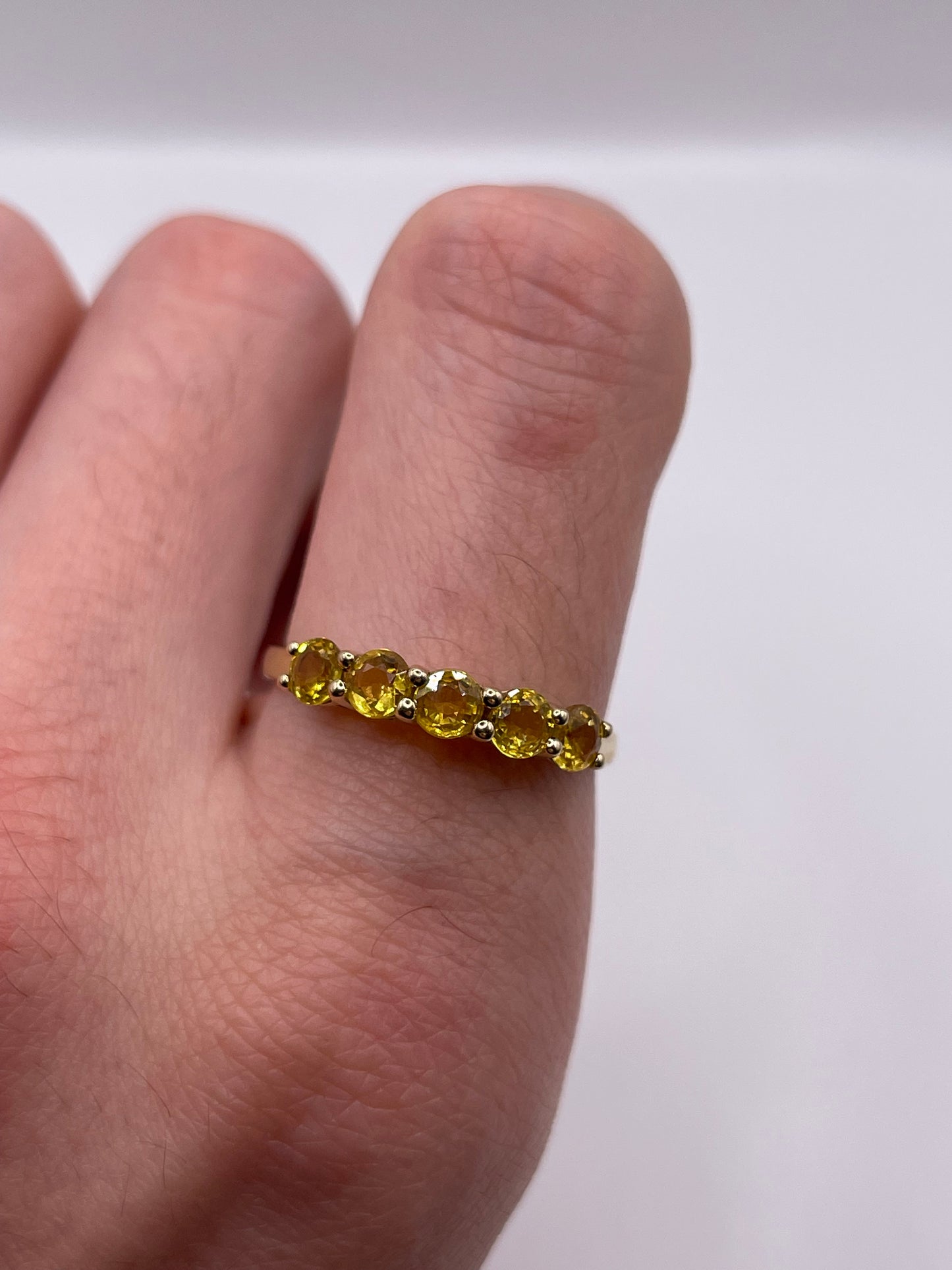 9ct gold yellow sapphire ring
