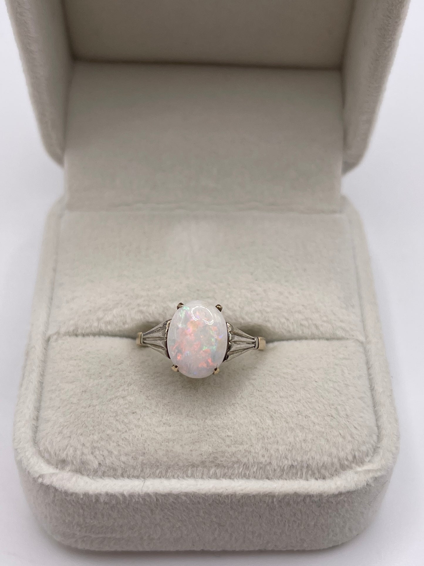 9ct gold opal ring
