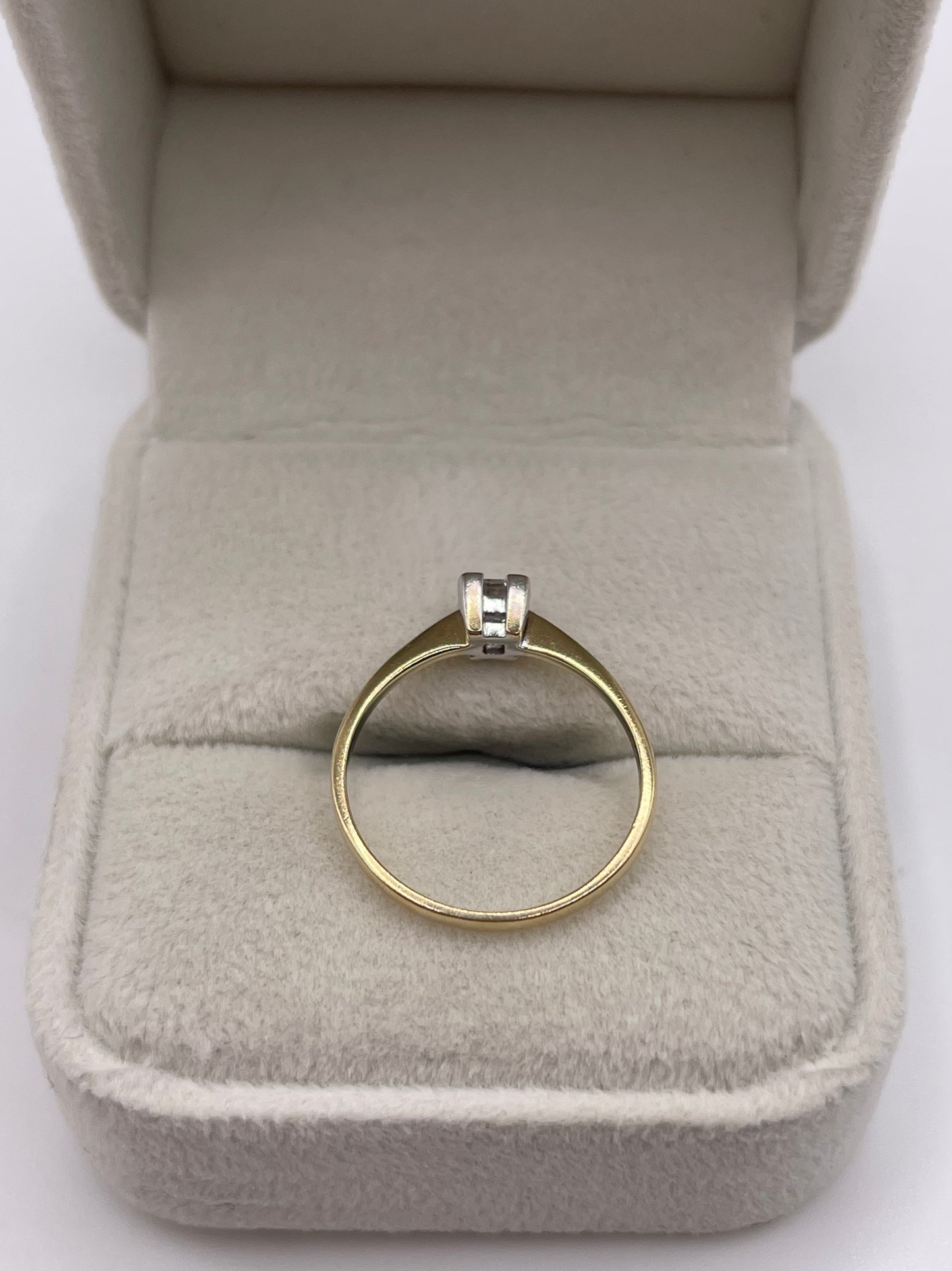9ct gold diamond ring