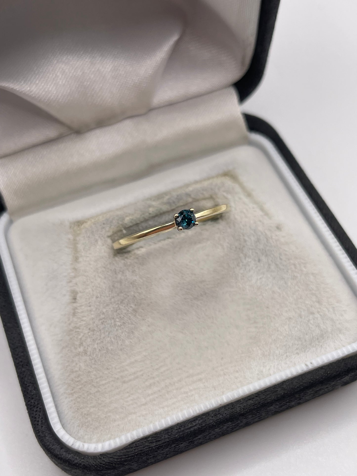 9ct gold blue diamond ring