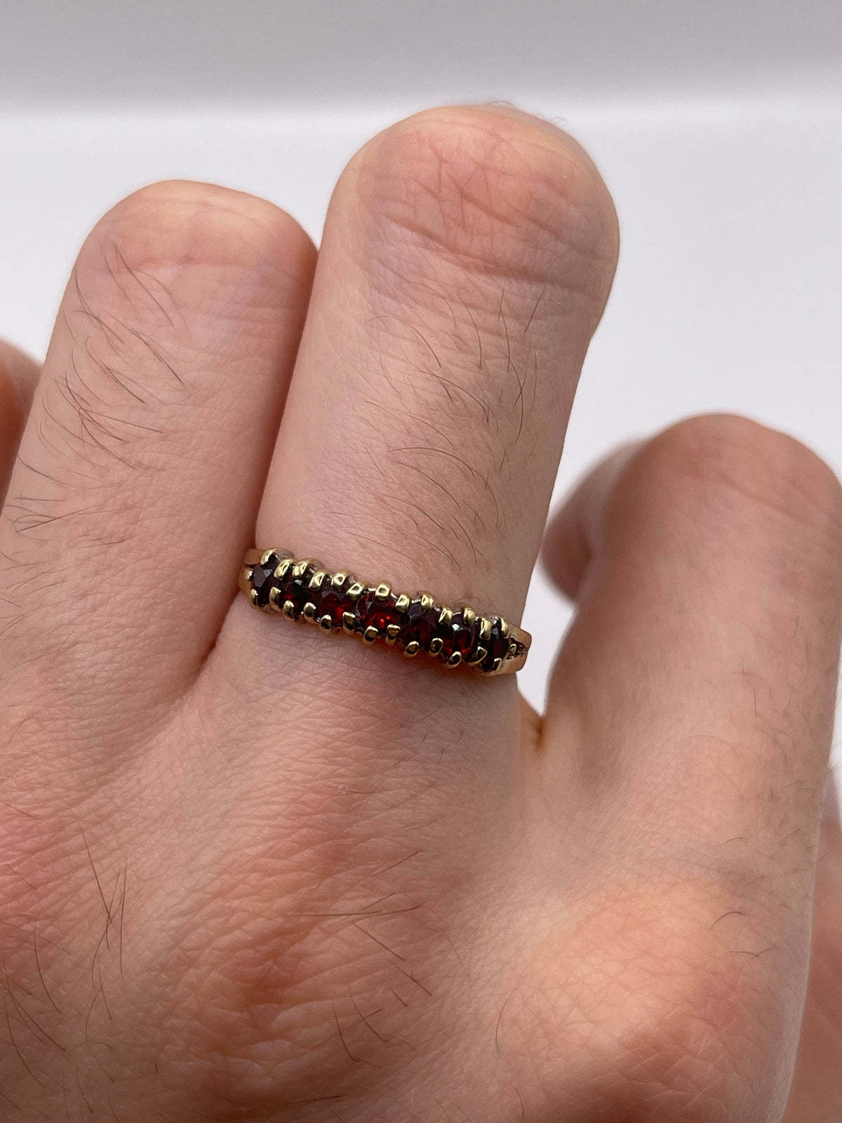 9ct gold garnet ring