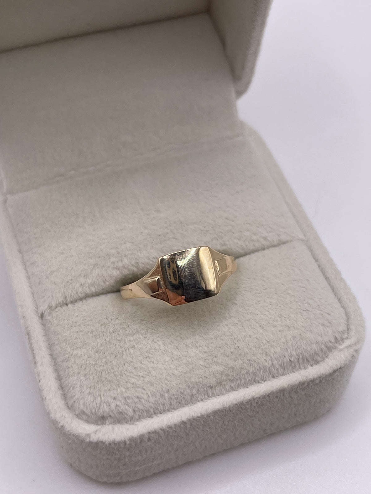 9ct gold signet ring