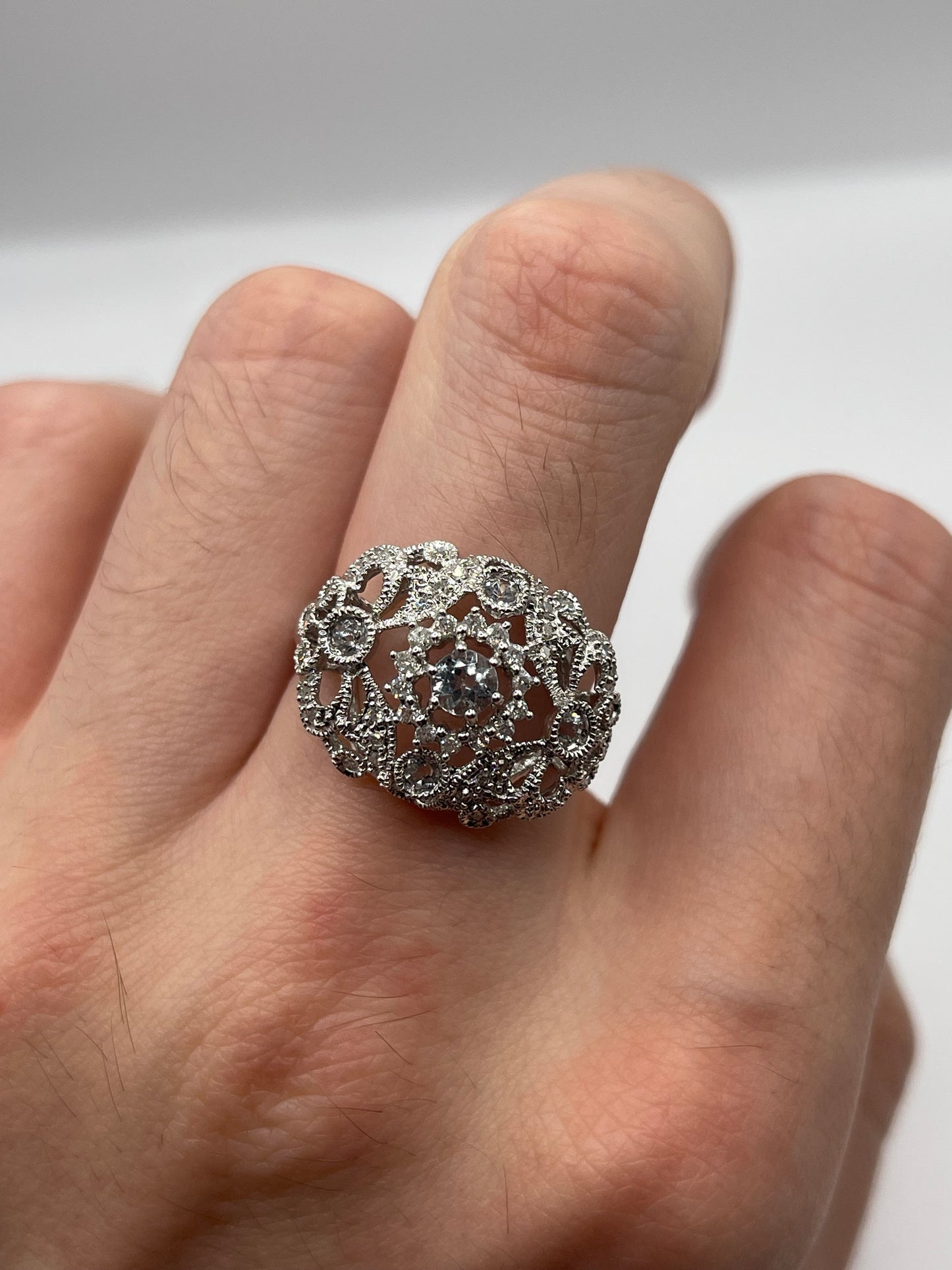 9ct white gold aquamarine and diamond ring