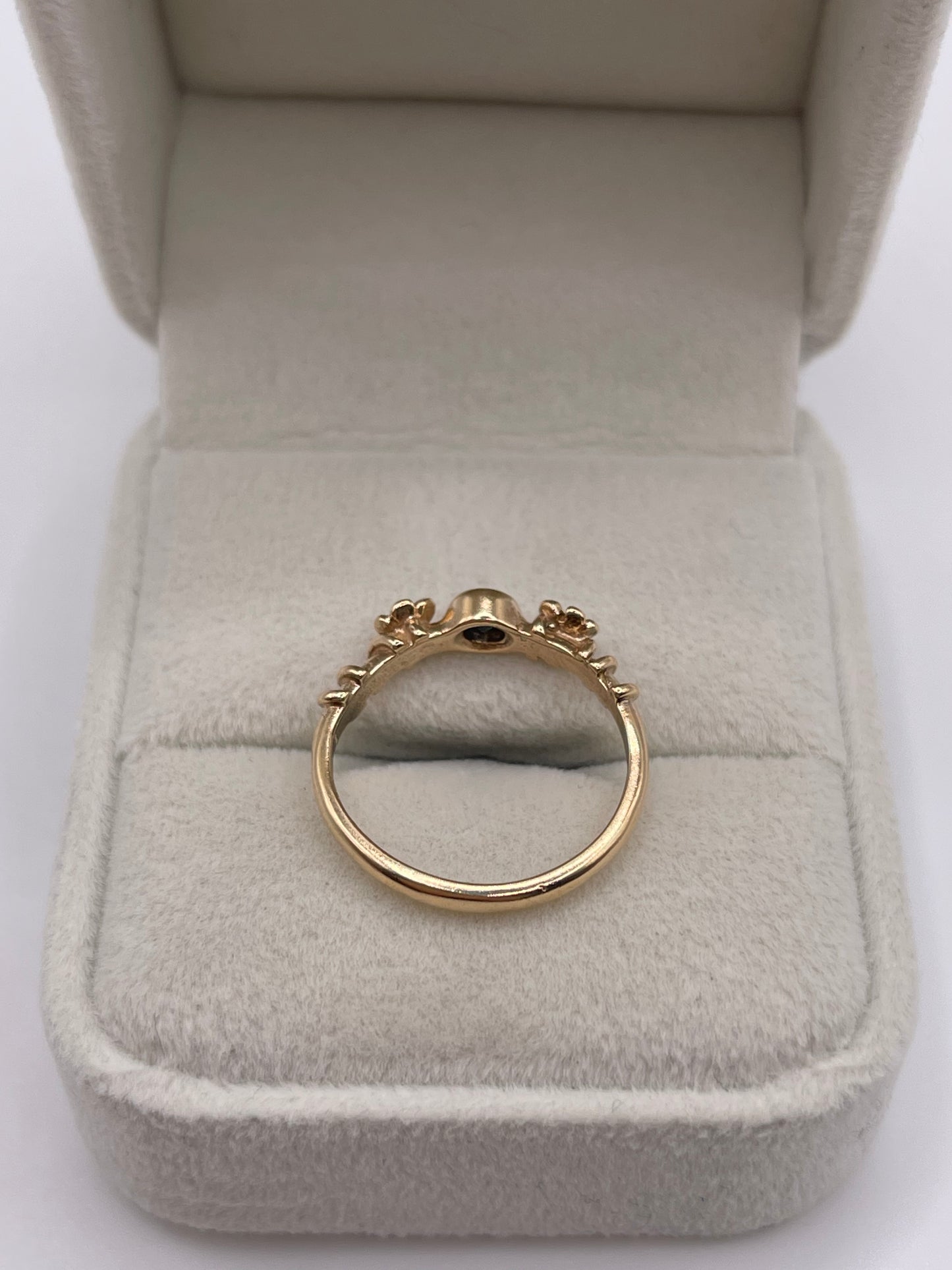 9ct gold sapphire ring