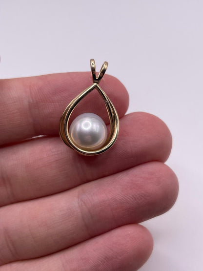 9ct gold pearl pendant