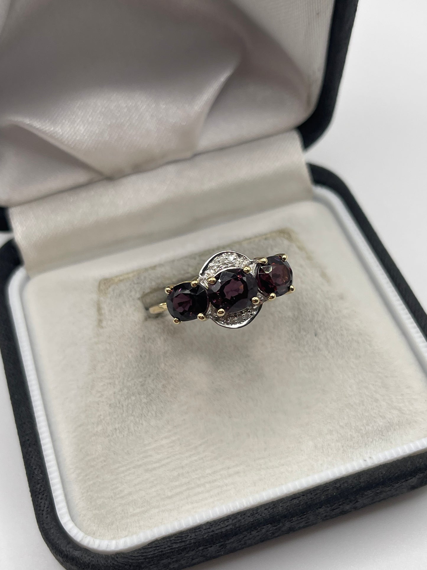 9ct gold spinel and diamond ring