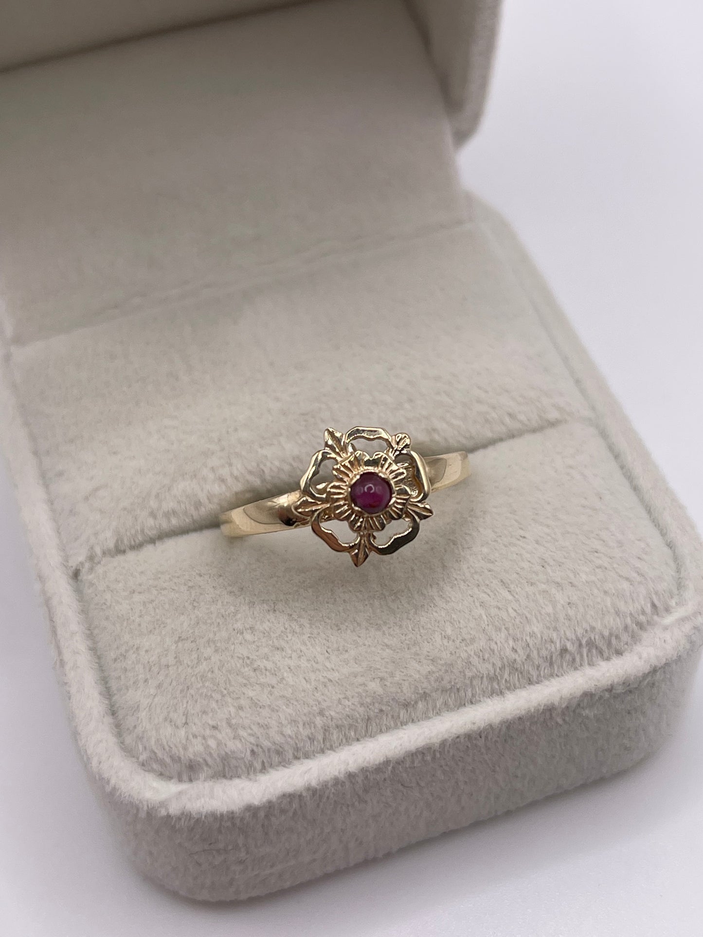 9ct gold garnet Tudor rose ring