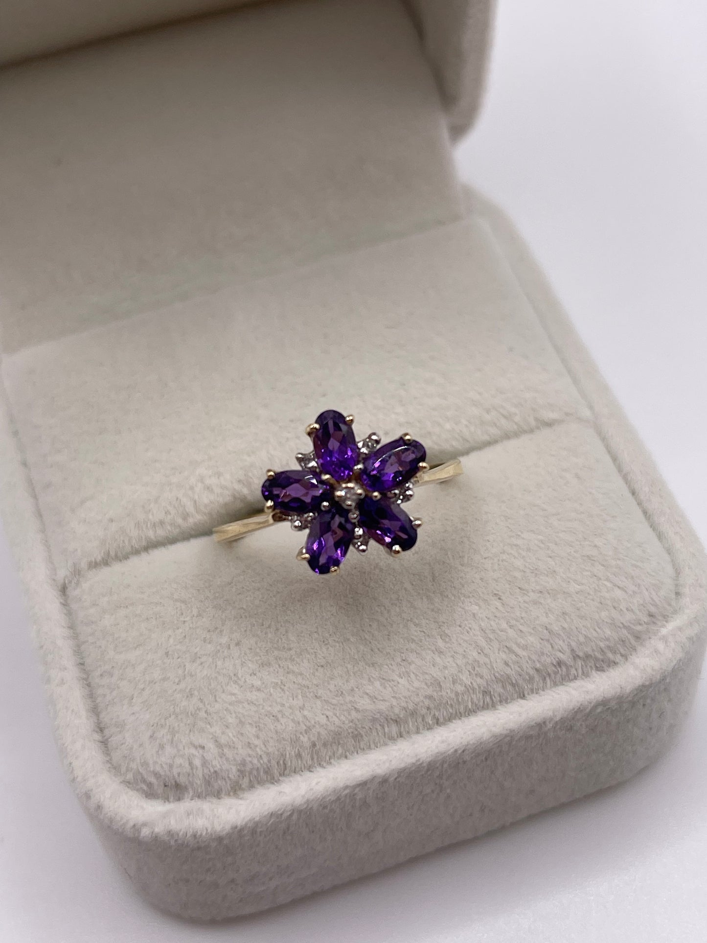 9ct gold amethyst and diamond ring