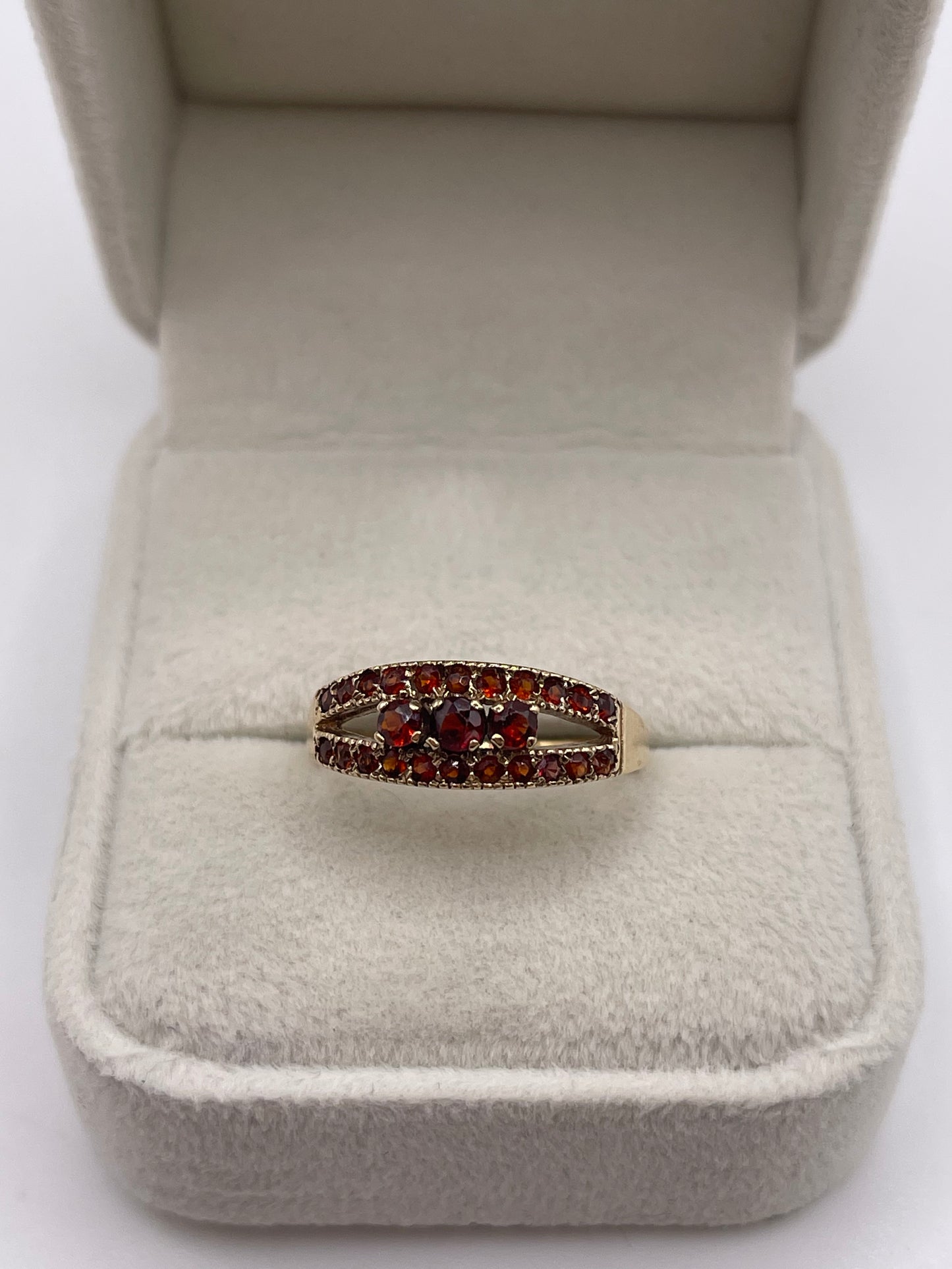 9ct gold garnet cluster ring