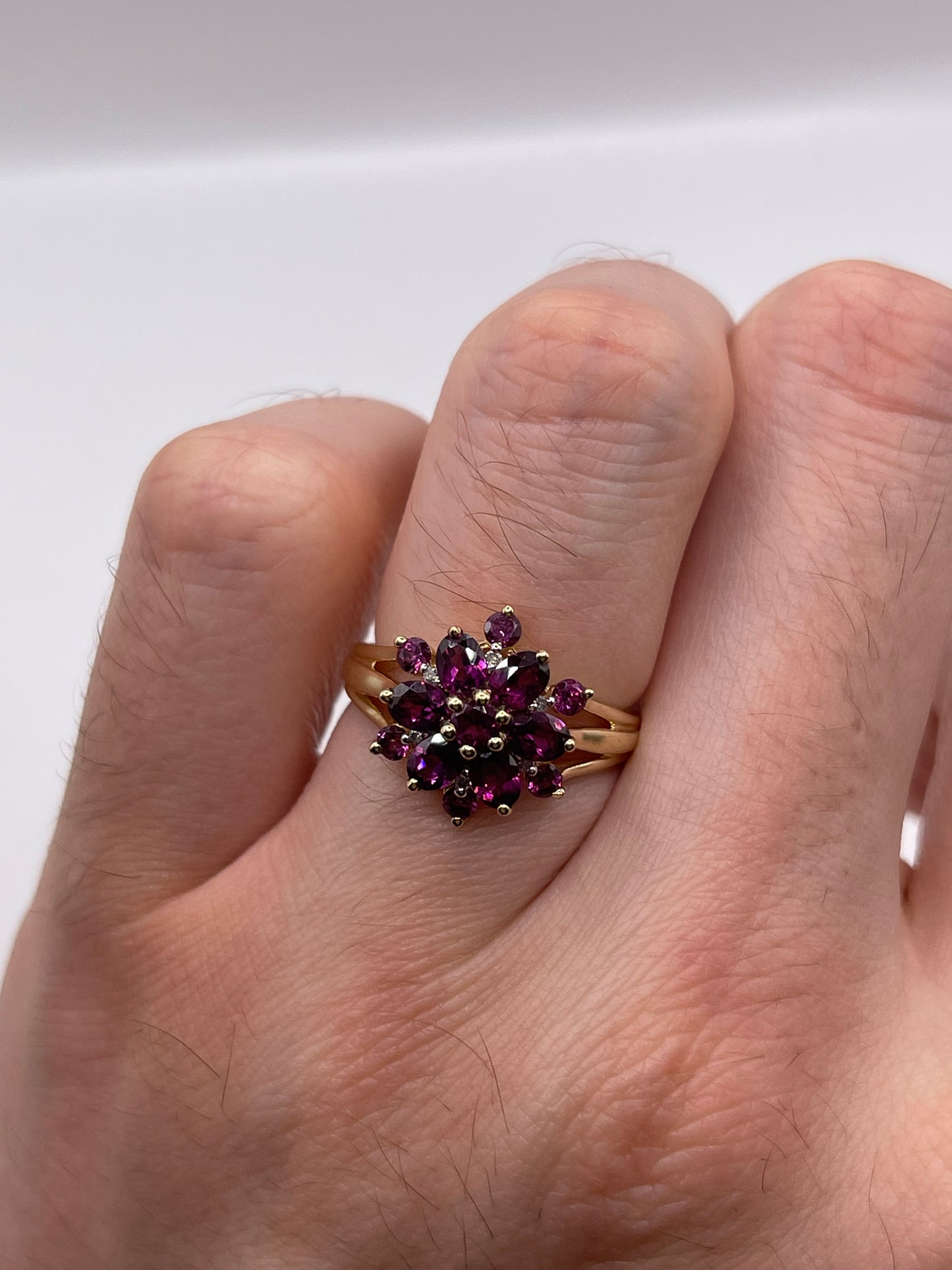 9ct gold garnet and diamond ring