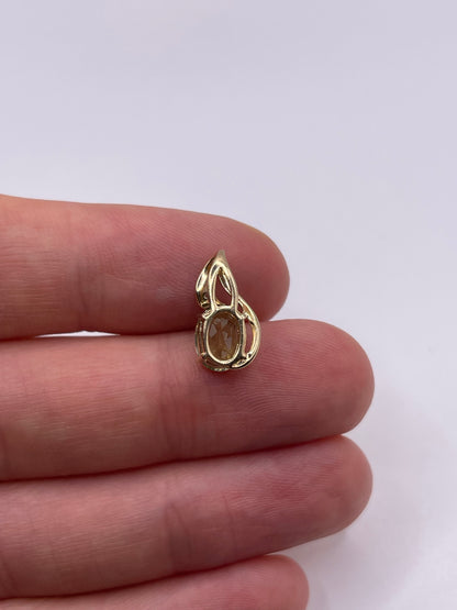 9ct gold peridot and diamond pendant