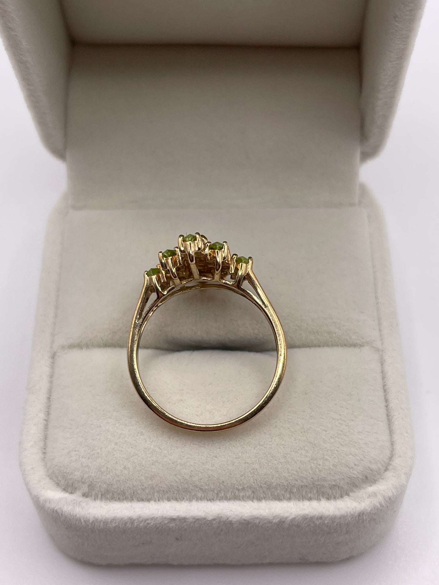 9ct gold peridot and diamond ring