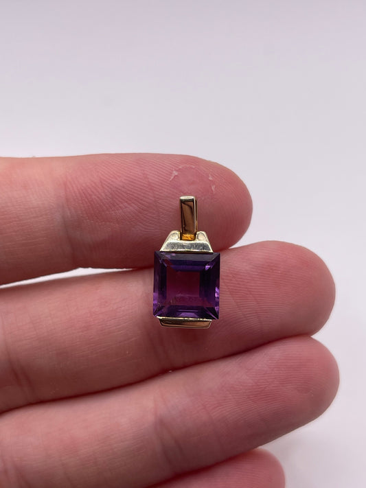 9ct gold amethyst pendant
