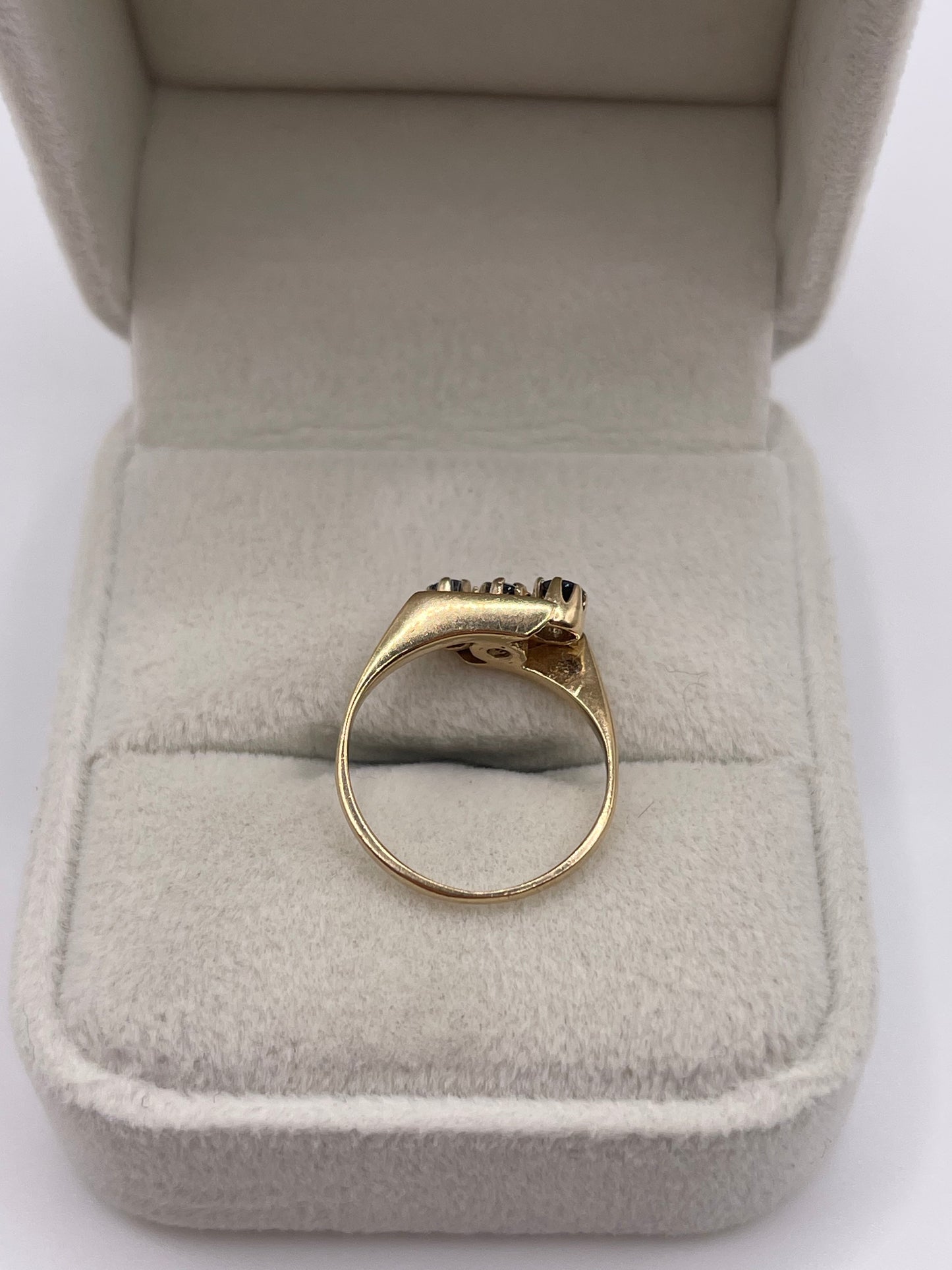 9ct gold sapphire ring