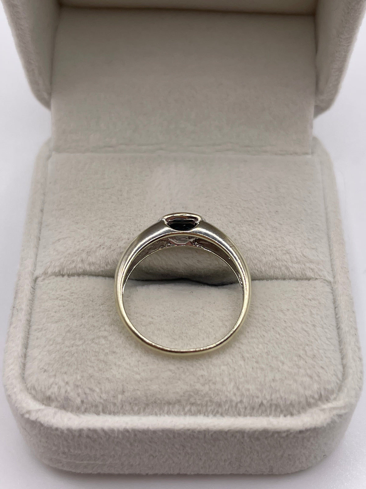 9ct gold sapphire gypsy ring