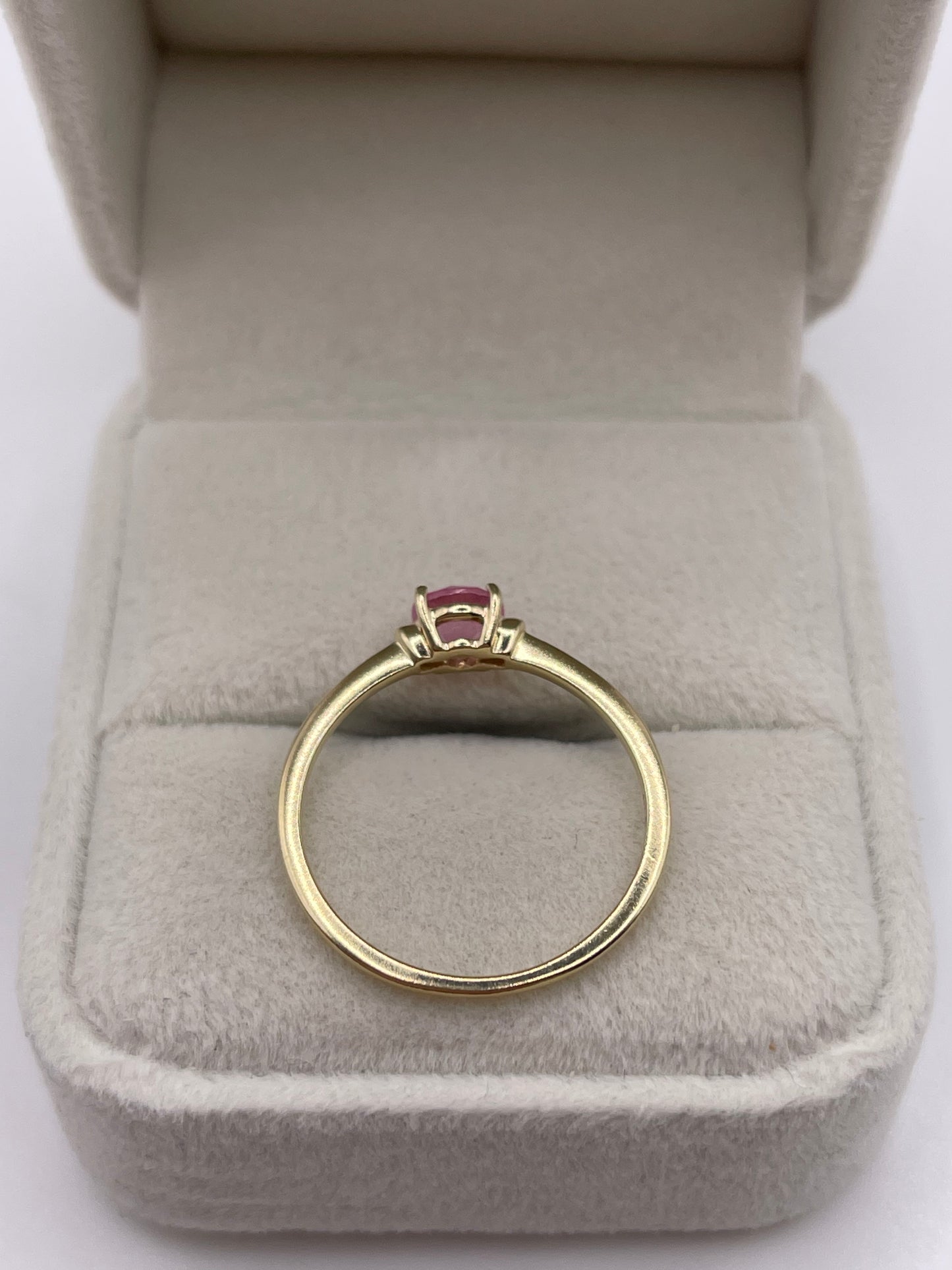 9ct gold quartz ring