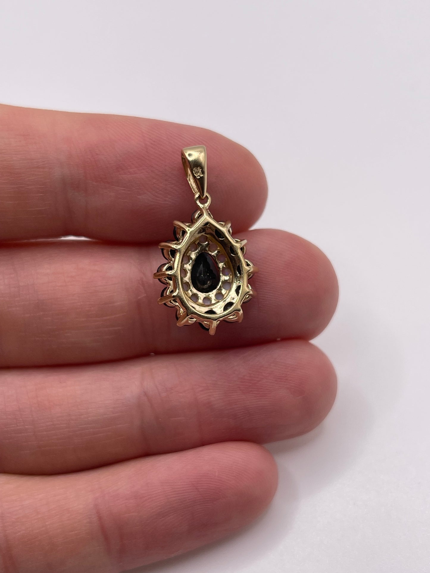 9ct gold sapphire and opal pendant