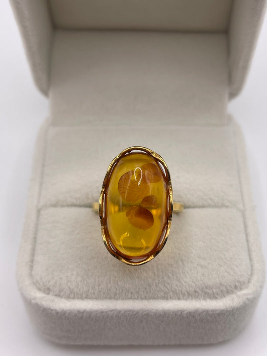 8ct gold amber ring