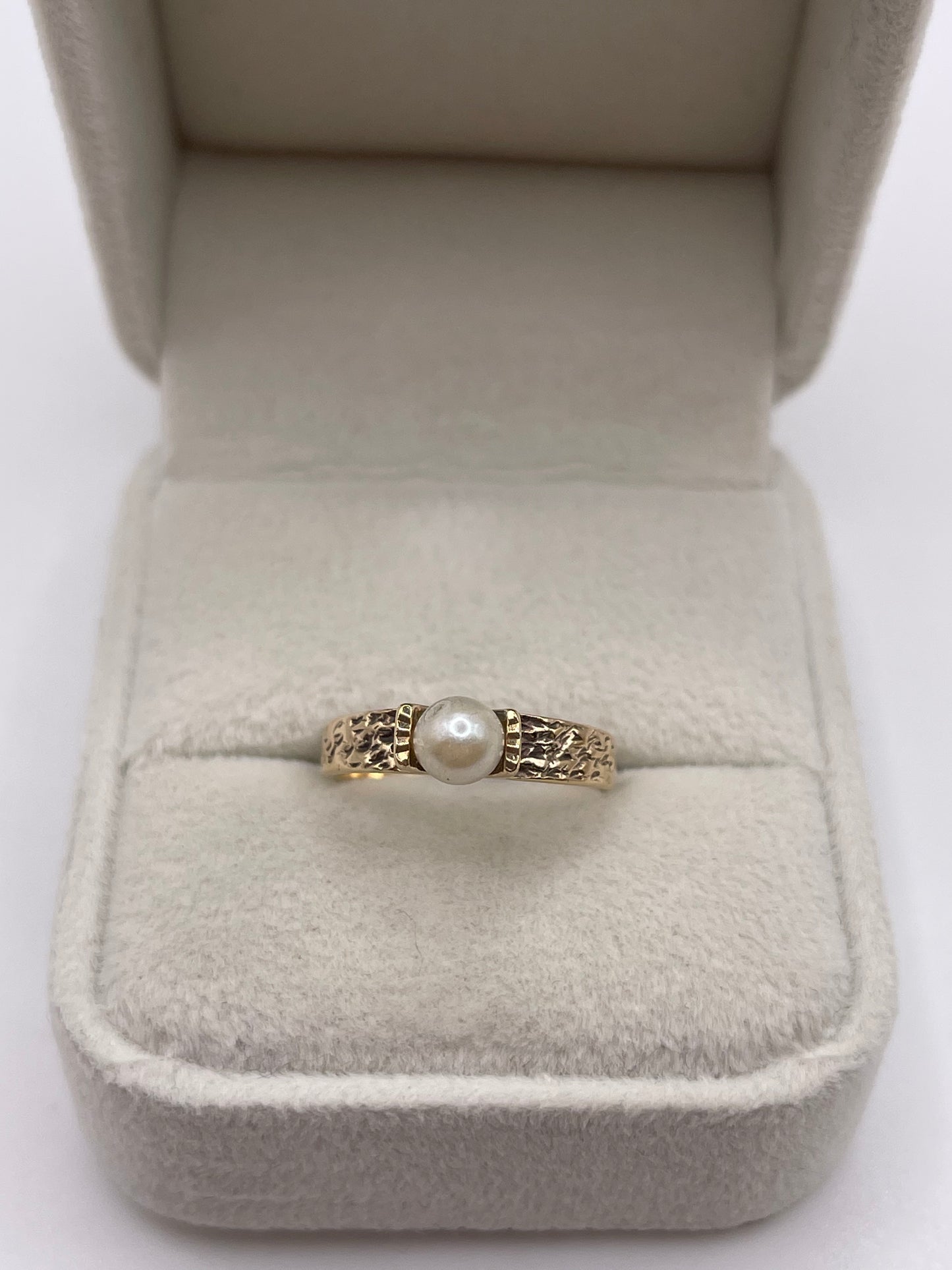 9ct gold pearl ring