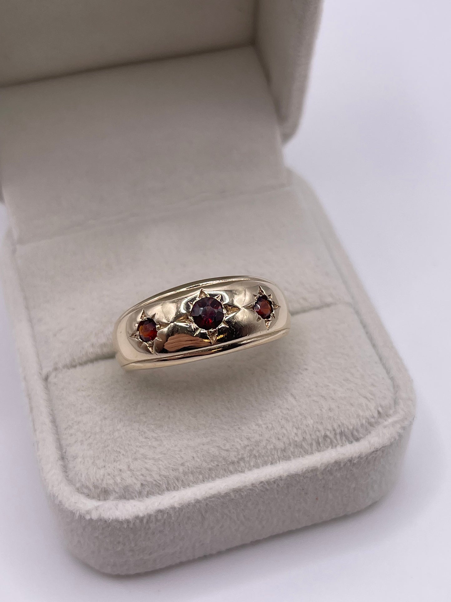 9ct gold garnet gypsy ring