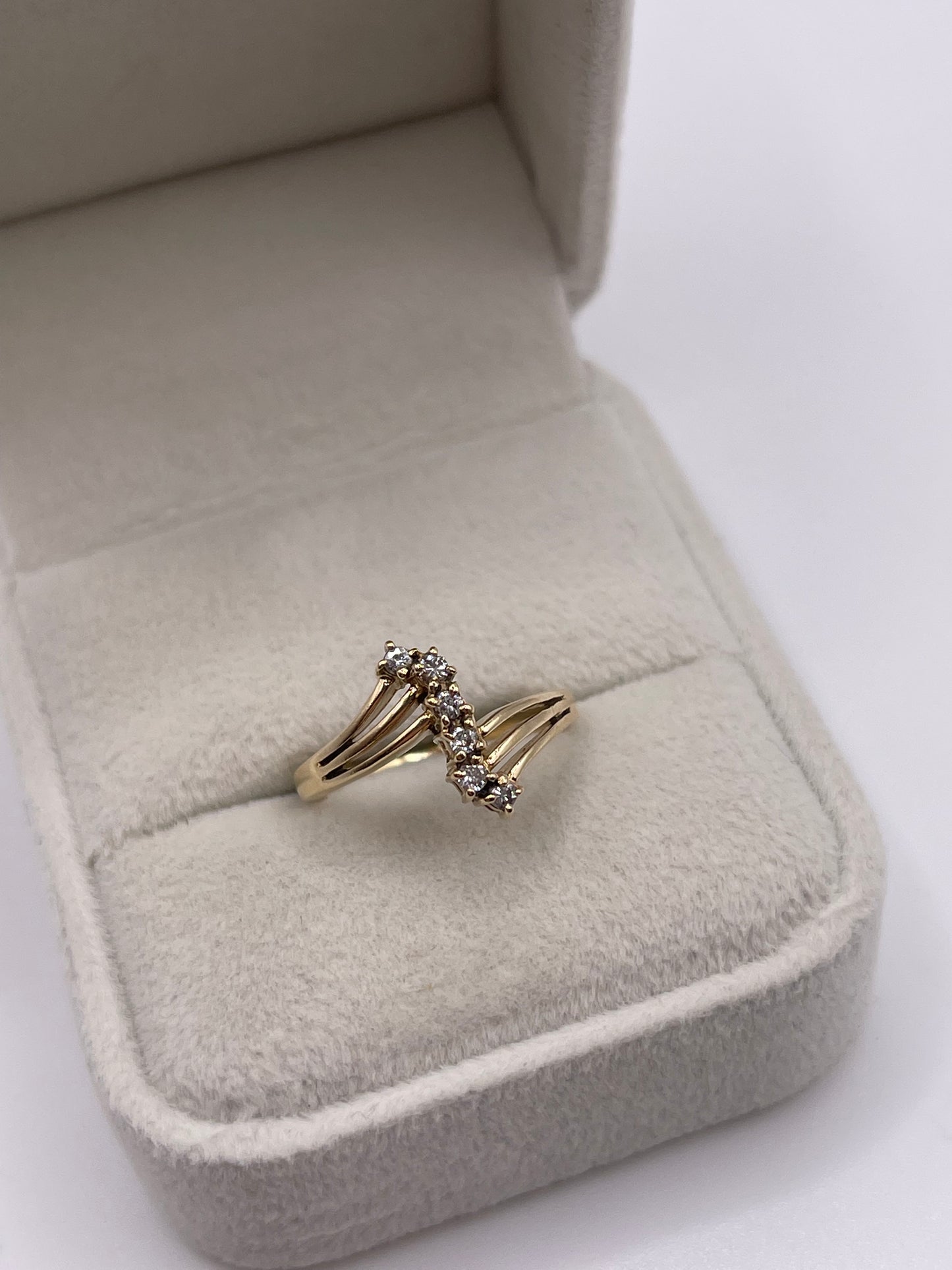 9ct gold diamond ring