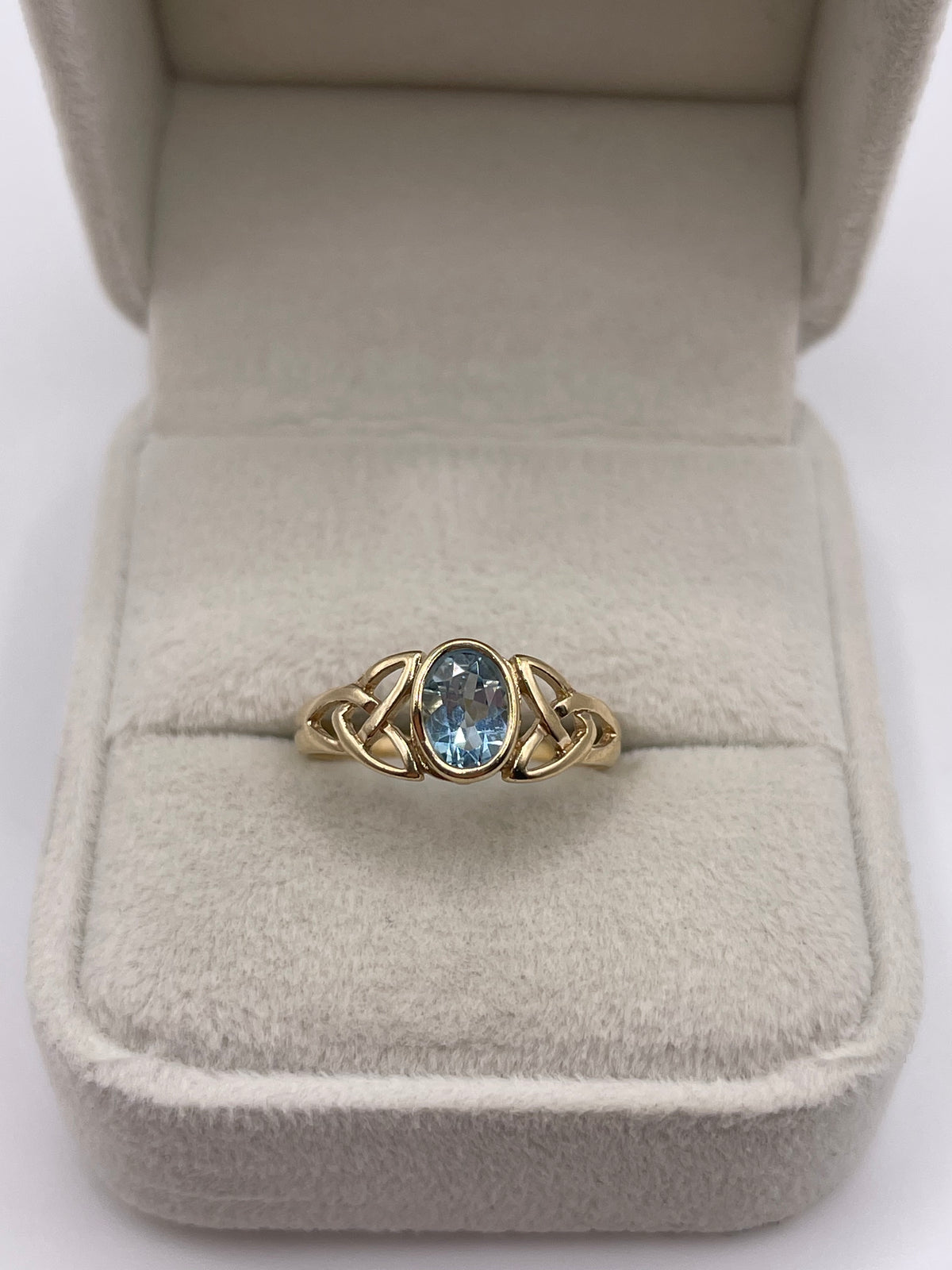 9ct gold topaz ring