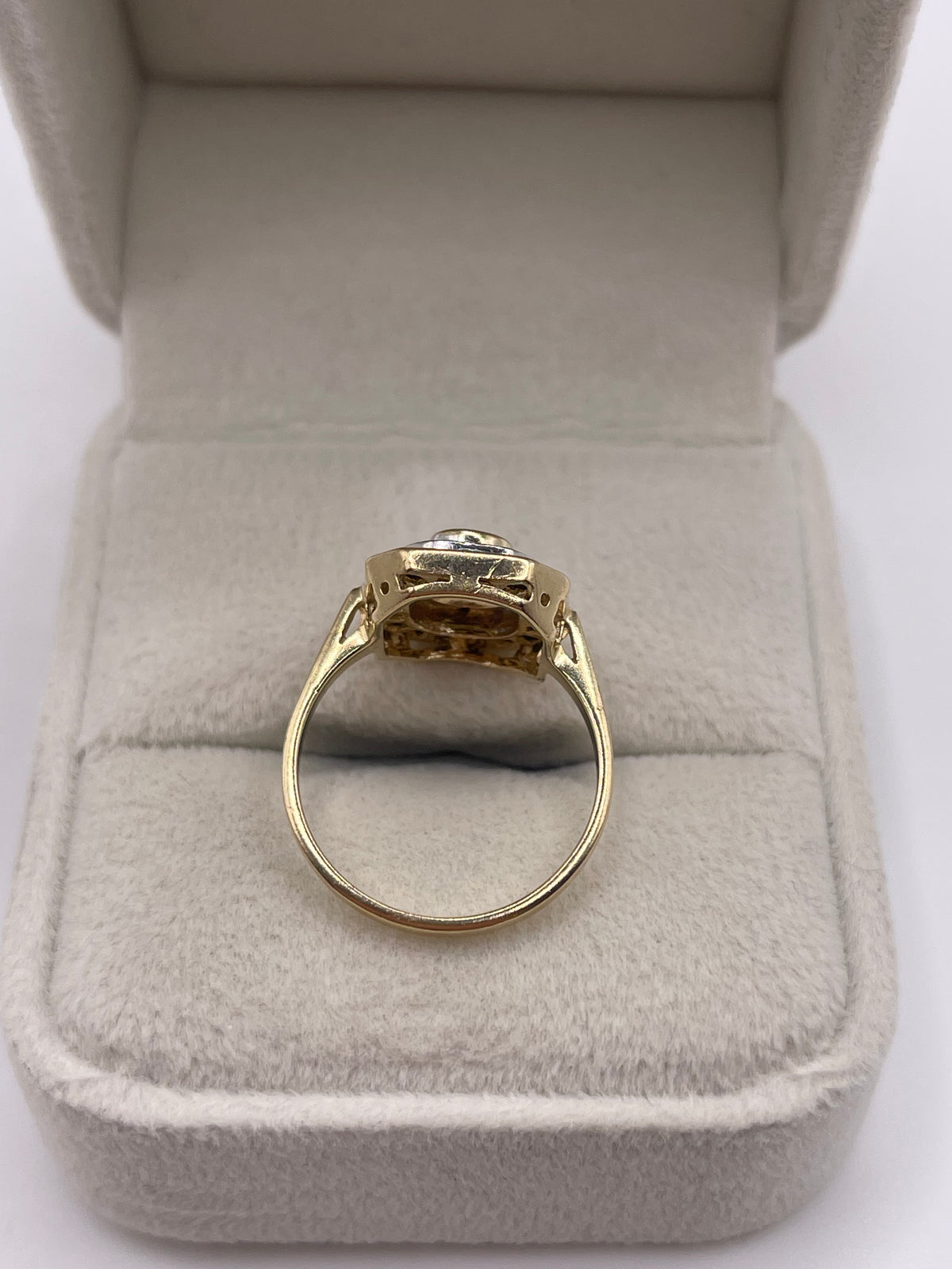 9ct gold sapphire and diamond ring